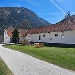Ferien- Und Pferdegut Schloss * 特雷芬