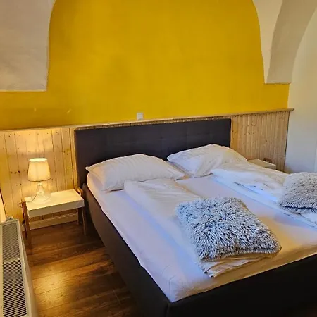 Ferien- Und Pferdegut Schloss * Treffen