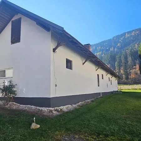 Ferien- Und Pferdegut Schloss * Treffen