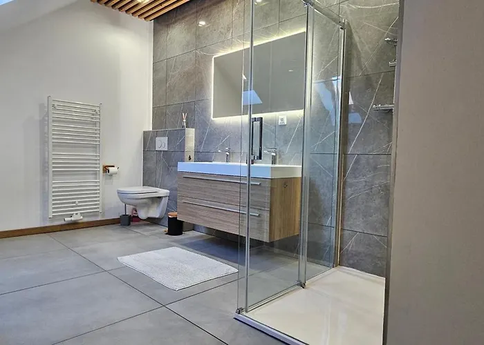 Апартаменты Ferien- Und Pferdegut Schloss Треффен